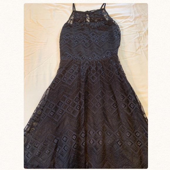 Lacy black dress - Picture 2 of 3